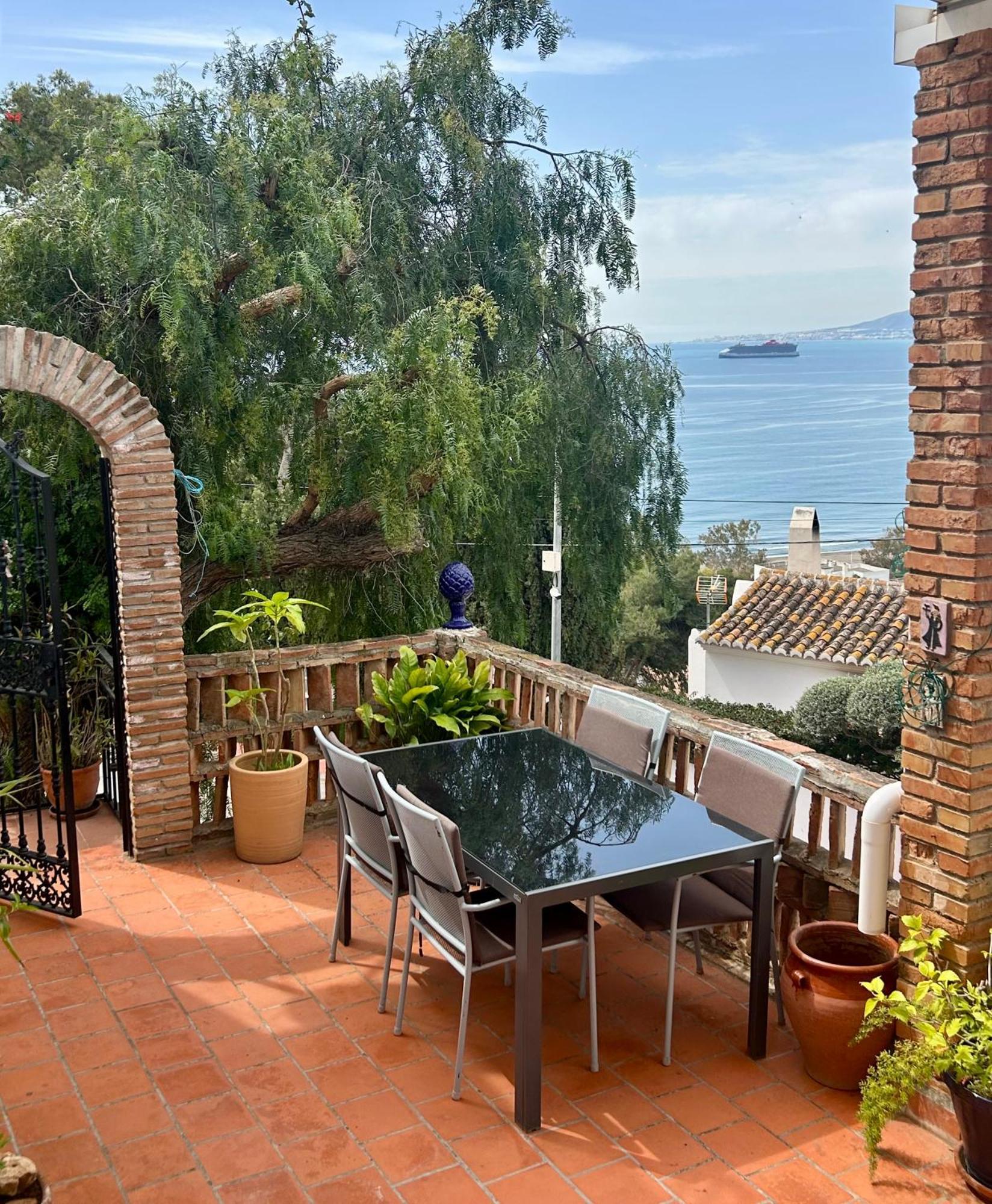 Marvellous Mediterranean And Mountain Views Apartment Malaga